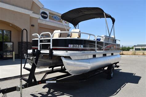 18 Ft Sun Tracker Pontoon Boat for Sale