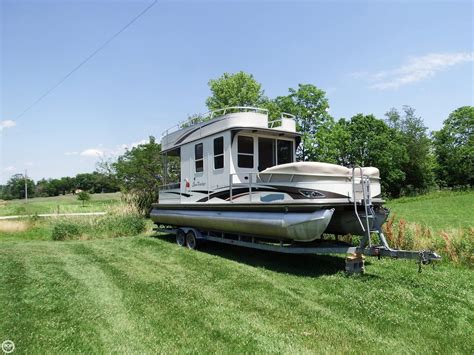 Sun Tracker Pontoon Boat with Cabin for Sale