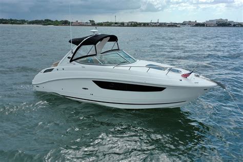 The New Standard in Boating: Spotlight on the 2016 Sea Ray 280 Sundancer for Sale