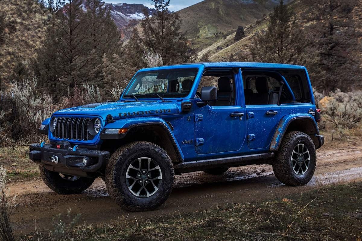 200,000 Jeep 4xe Hybrids Recalled Due to Software Issues