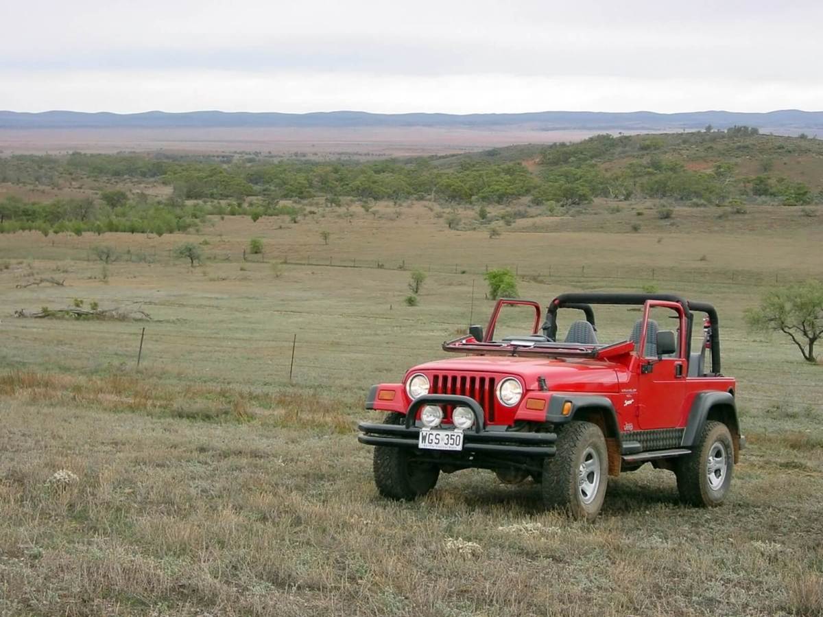How Do You Fold the Windshield on Your Jeep Wrangler?