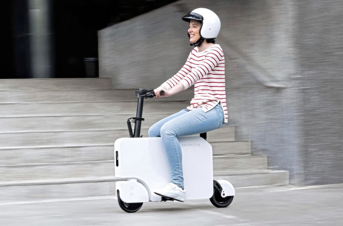 The Honda Motocompacto Is Perfect for Campus Transportation