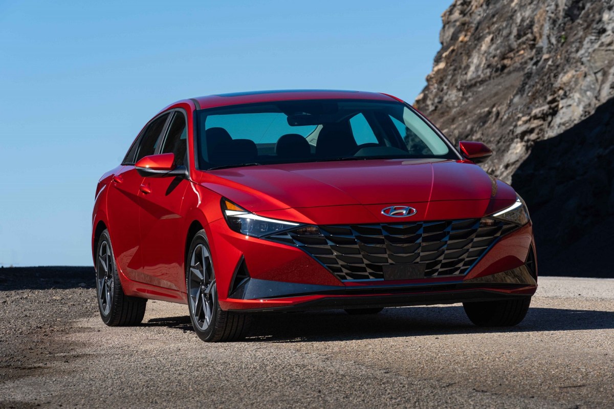 The Hyundai Elantra Hybrid is a Solid Compact Sedan With a Pricing Conundrum   