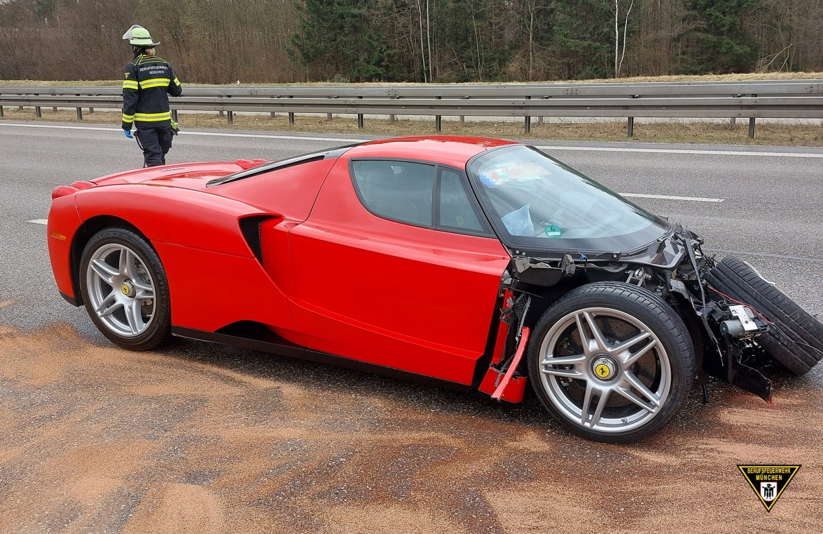 Ferrari Enzo, One of Just 400 Produced, Crashes on Autobahn