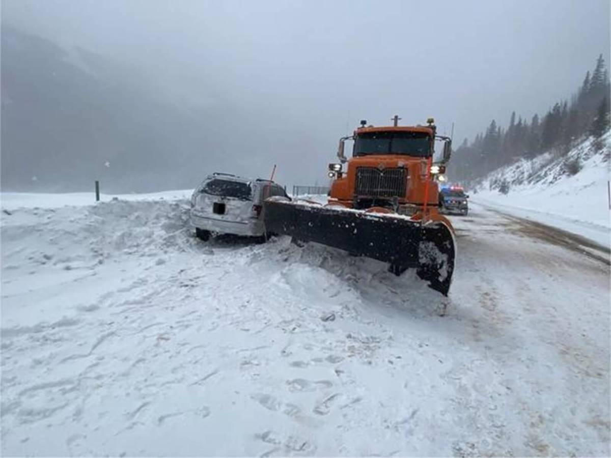 Snowplow Driver Stops Criminal Fleeing From Colorado Cops