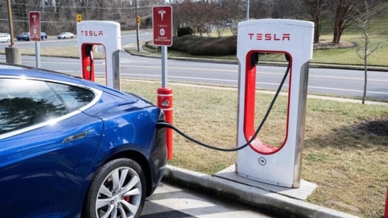 Elon Musk’s U-Turn Pumps Half a Billion Into Tesla Charging