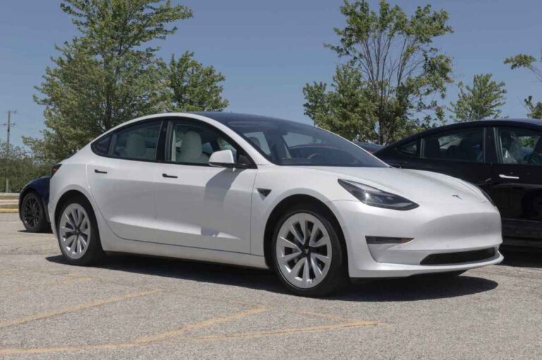 Tesla owner sells his EV after being told it would cost $750 to tow 1 mile